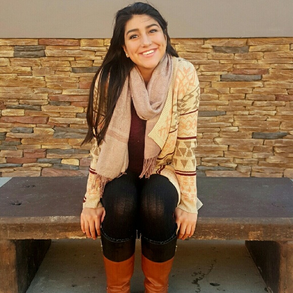 Meet your Posher, Nicole - Picture 1 of 1