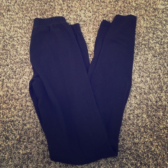 Simple black leggings