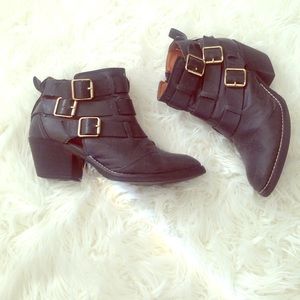 Report cut out booties