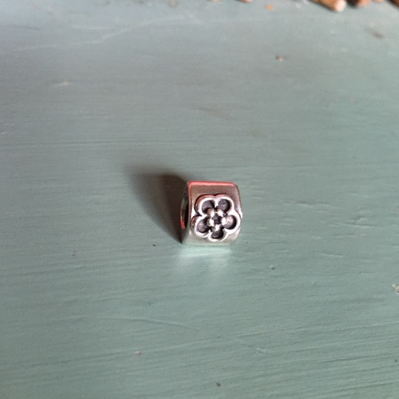 RETIRED Pandora flower bead!