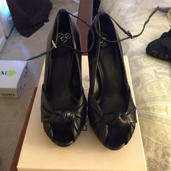 Bcbg peep toes