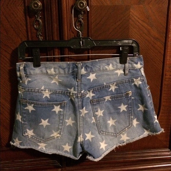 Forever21 star shorts - Picture 2 of 3