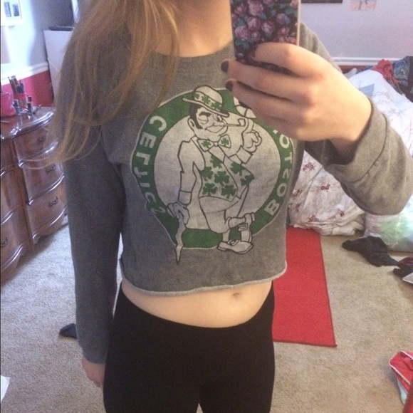 Long sleeved cropped Boston Celtics sweater