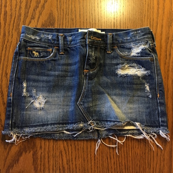 Abercrombie & Fitch Dresses & Skirts - Abercrombie denim mini skirt