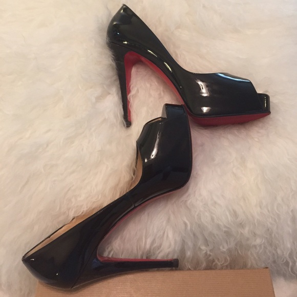 ****SOLD*** Louboutin Black Patent Peep Toe Pumps - Picture 3 of 4