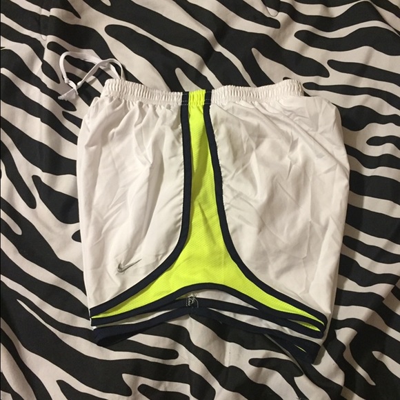 XS Nike Di-Fit Shorts - Picture 1 of 3