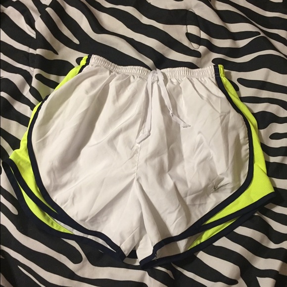 XS Nike Di-Fit Shorts - Picture 2 of 3