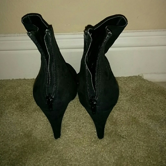 Shoes - Picture 2 of 3