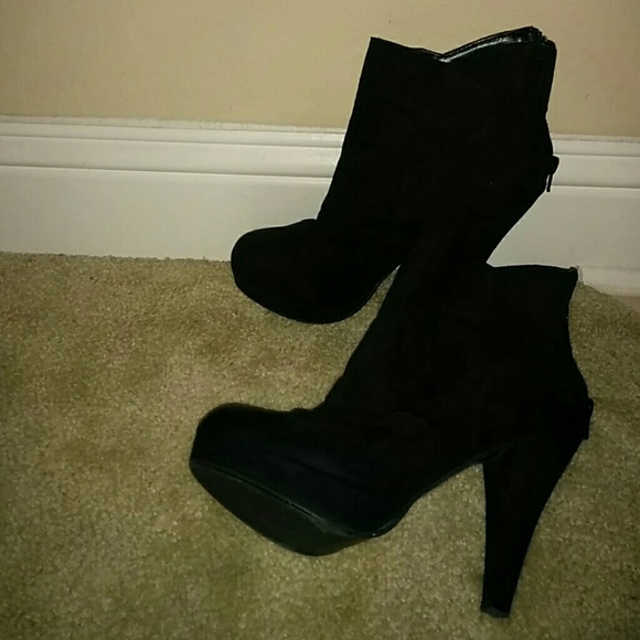 Shoes - Picture 3 of 3