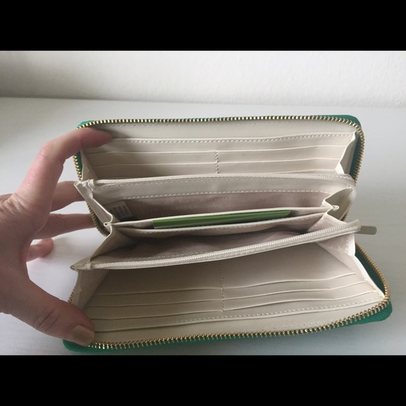 Auth. NWOT, Kate Spade continental wallet-green - Picture 2 of 4