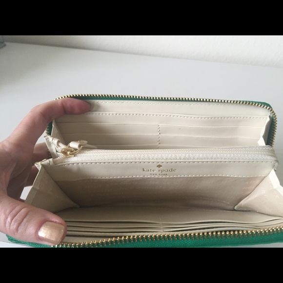 Auth. NWOT, Kate Spade continental wallet-green - Picture 3 of 4