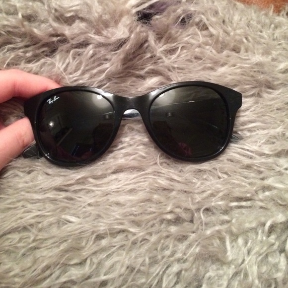 Black Ray Bans