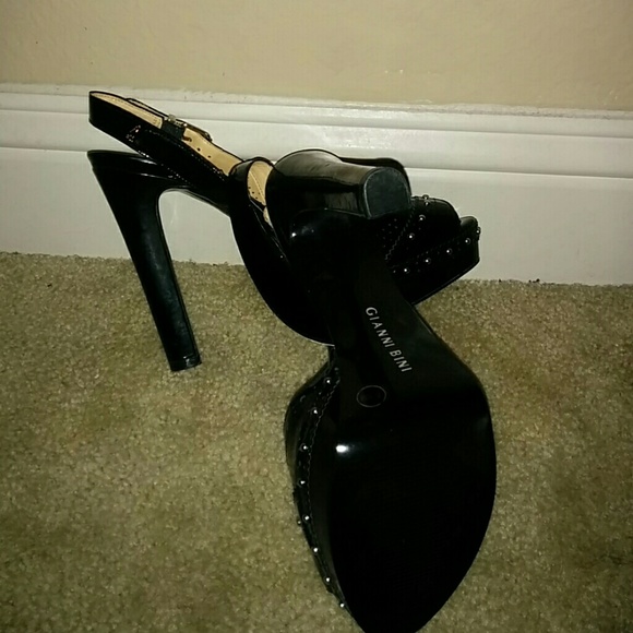 Shoes - Picture 3 of 4
