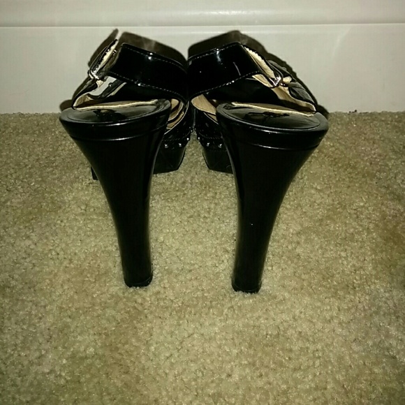 Shoes - Picture 4 of 4
