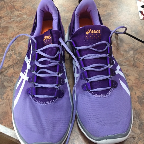 asics Shoes - Asics shoes barely wore!