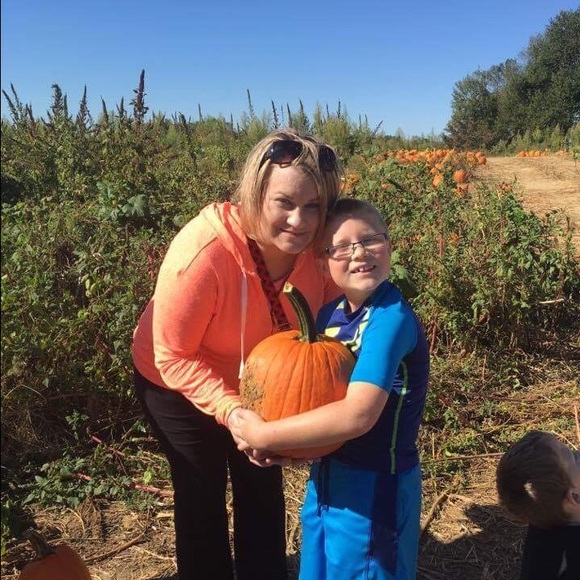 Meet your Posher, Jennifer - Picture 1 of 1