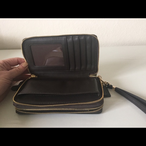 COACH-Auth. NWOT,double zip phone wallet - Picture 2 of 4