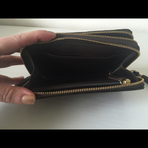 COACH-Auth. NWOT,double zip phone wallet - Picture 3 of 4