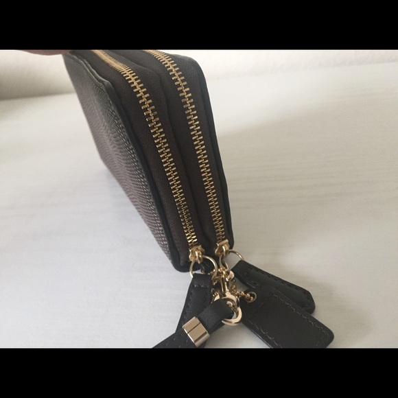 COACH-Auth. NWOT,double zip phone wallet - Picture 4 of 4