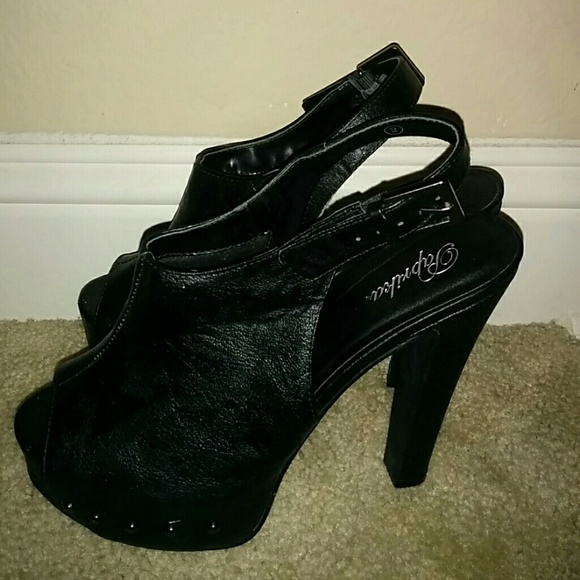 Shoes - Picture 2 of 4