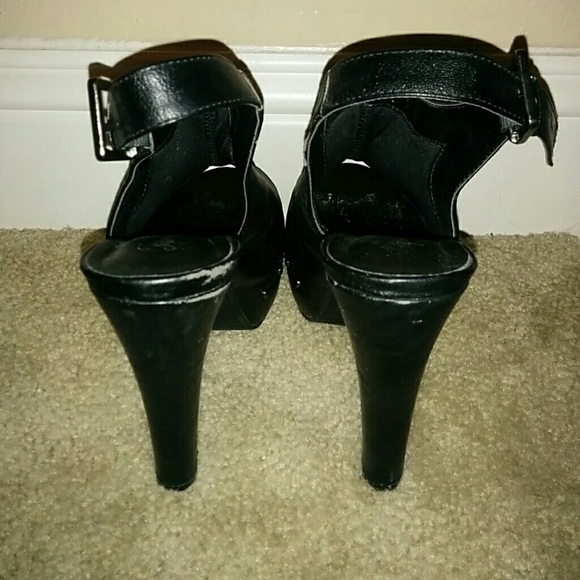 Shoes - Picture 4 of 4