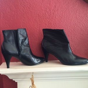 Antonio Melani new black ankle boots, 8 1/2