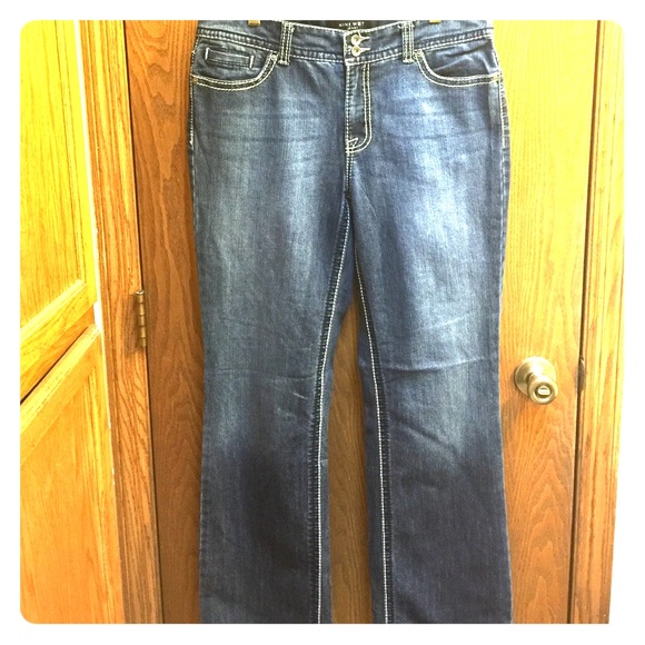 Nine West Annette white thread/stud blue jeans
