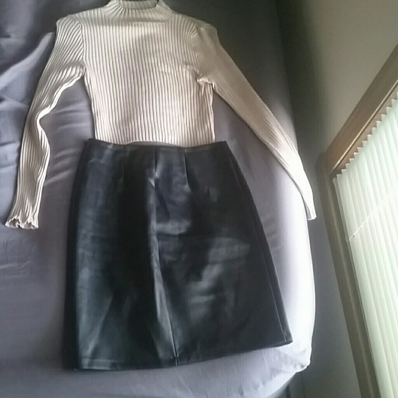 Black vegan leather forever 21 skirt