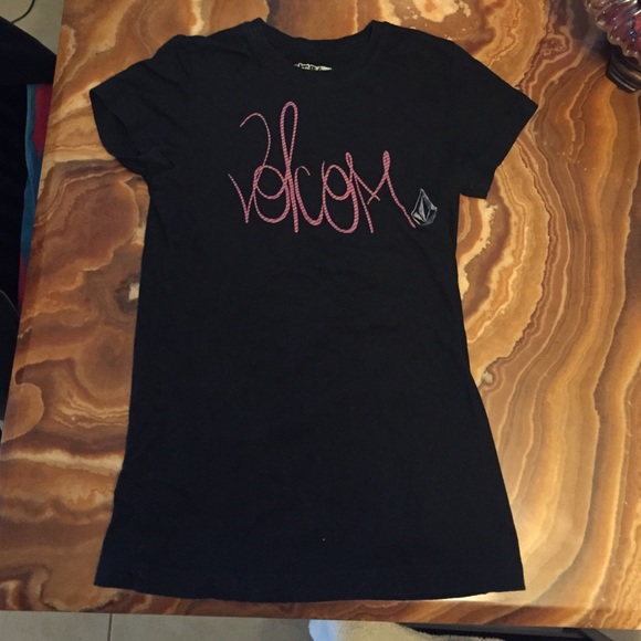 Black Volcom t shirt