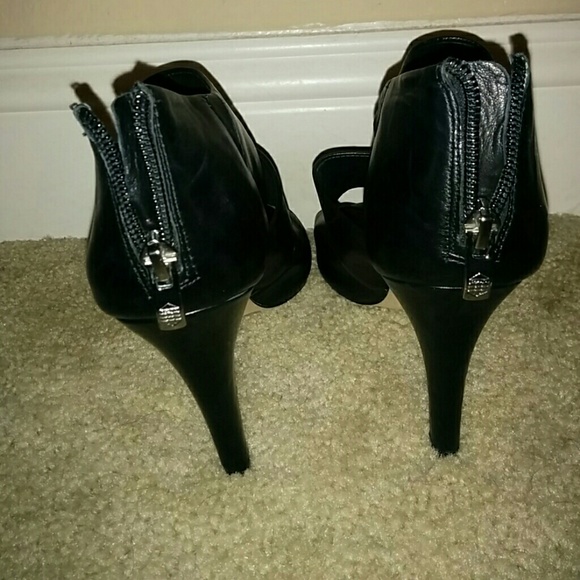 Shoes - Picture 3 of 4