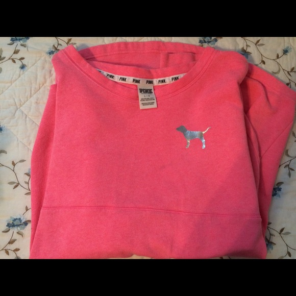 VS PINK Long sleeved shirt with metallic designs💘