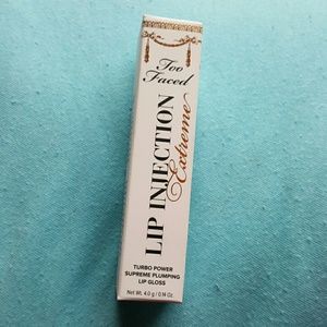 Too Faced Lip Injection Exteme (new in box)