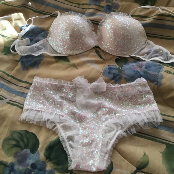 NWT! Bra and Panty matching set