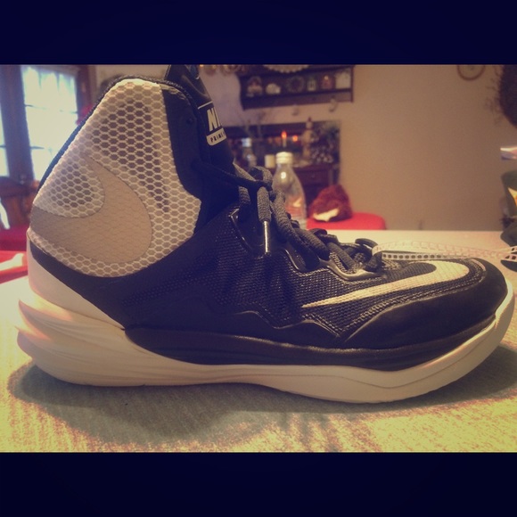 BRAND NEW NIKE High Tops. Still Tagged