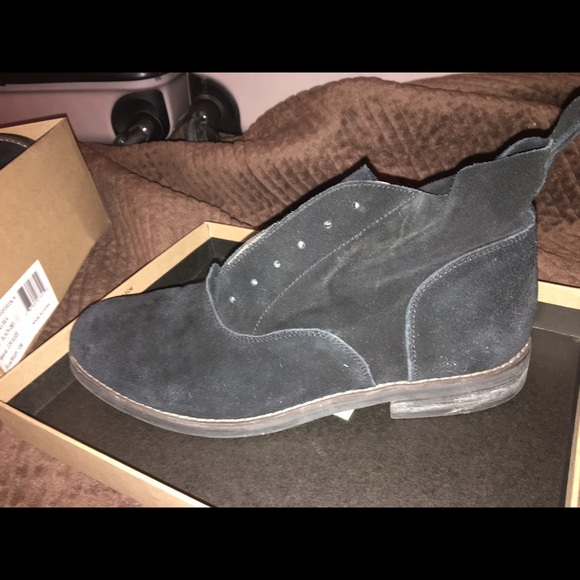 Black Laceless bootie