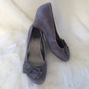 Me Too gray suede wedge
