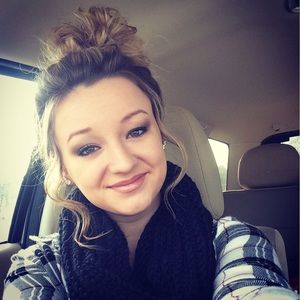 Meet your Posher, Launa