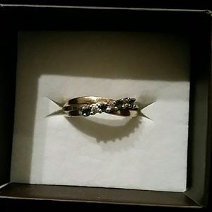 gold ring with diamonds / emeralds