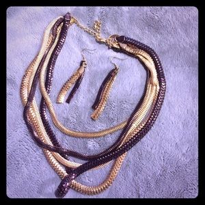 **Beautiful chain linked necklace!!