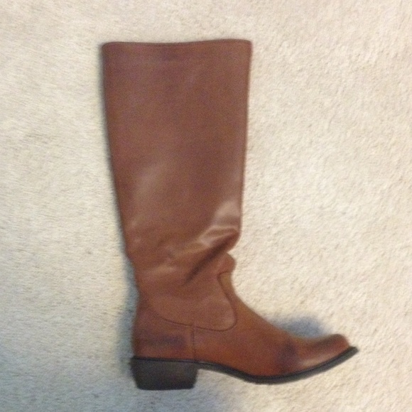Brown calf-high boots - Picture 2 of 3