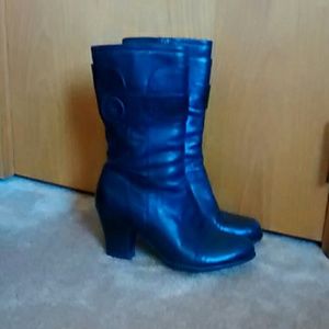 Born Black boots