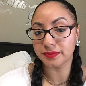 Meet your Posher, Yvette