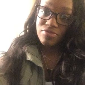 Meet your Posher, Laurelle