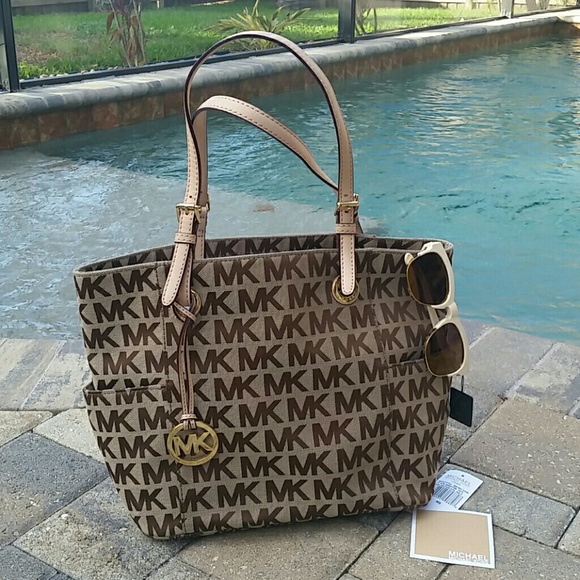 Michael Kors Handbags - Michael Kors Signature Tote NWT!!!