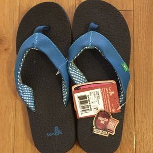 Sanuk yoga mat flip flops