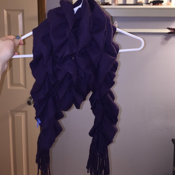 Vera wang scrunchy scarf