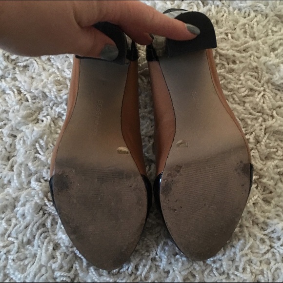 BCBGeneration > Cap Toe Heels - Picture 2 of 4