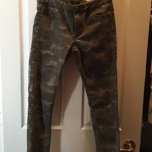 H&M Camo pattern pants