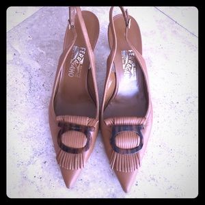 Salvatore Ferragamo's elegant & classic 🍾