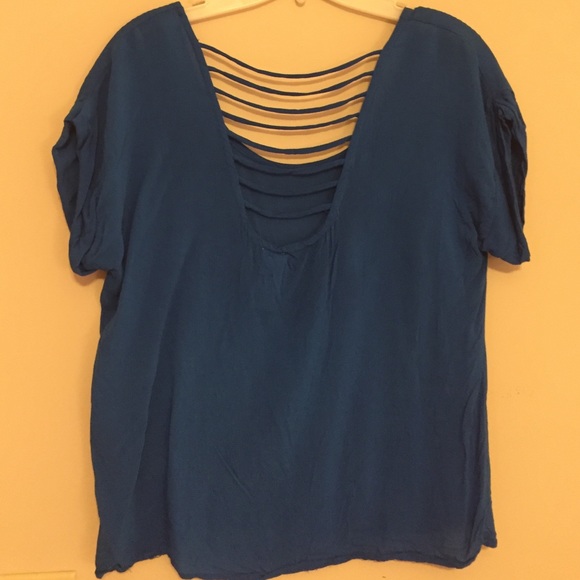 Bright blue shirt sleeve shirt